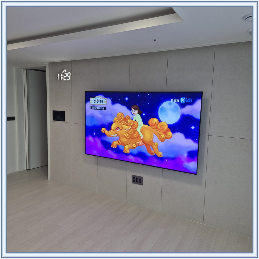 침실 벽면과 화면 하단 높이, TV 설치 참고 사진