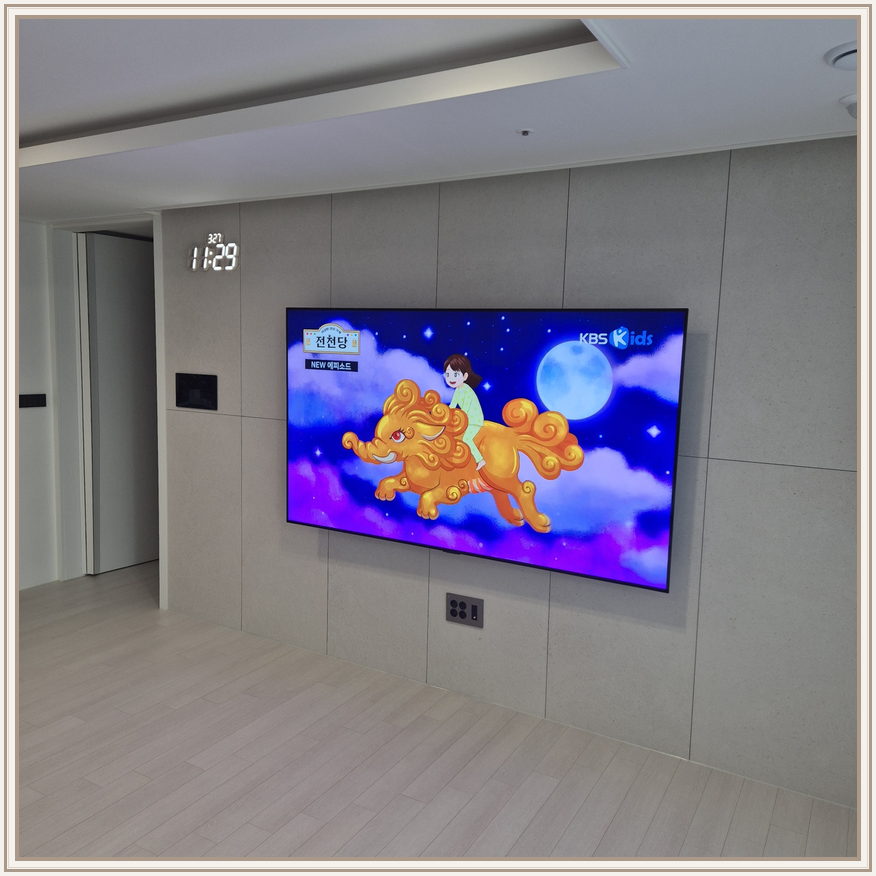 침실 벽면과 화면 하단 높이, TV 설치 참고 사진