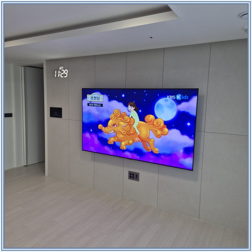 침실 벽면과 화면 하단 높이, TV 설치 참고 사진