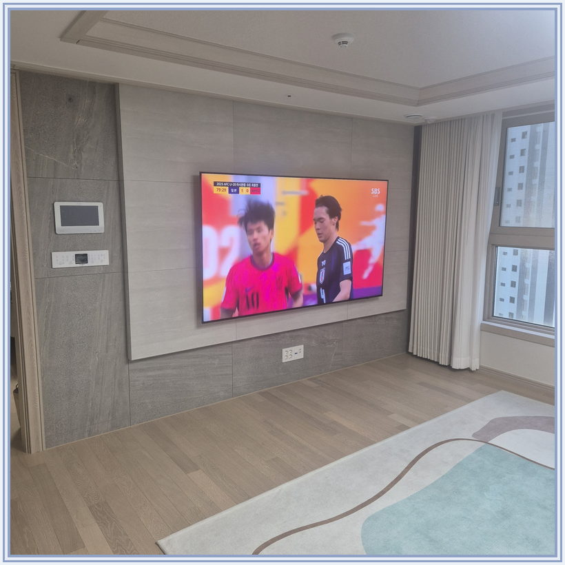 세로 장식 패널 옆 TV 설치 공간, TV 설치 참고 사진